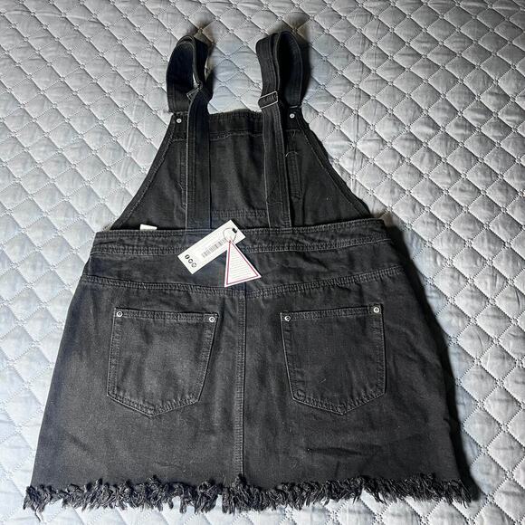 ✨Boohoo Women’s Betty Black Denim Dungaree Skirt Size 12 US Overalls NWT - Picture 4 of 7
